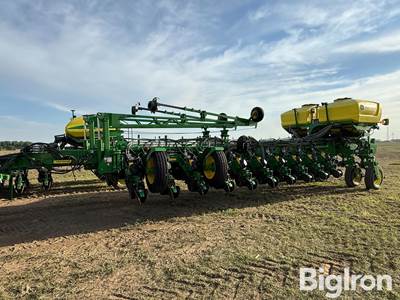 2O23 John Deere 1775NT ExactEmerge CCS 24R30"