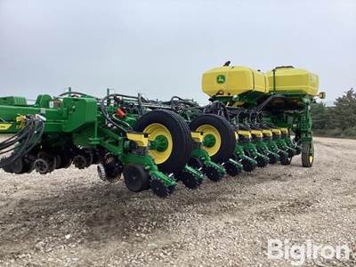 2023 John Deere 1775NT Planter
