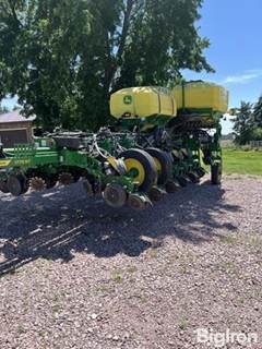 2022 John Deere 1775NT Planter