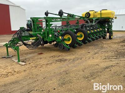 2025 John Deere 1775NT Exact Emerge 24R30” Planter