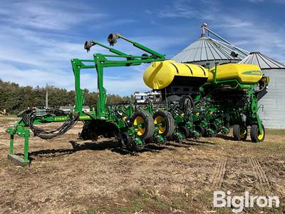 2021 John Deere 1775NT ExactEmerge 16R30” CCS Planter w/Fertilizer