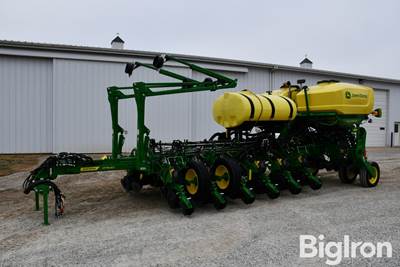 2023 John Deere 1775NT ExactEmerge 16R30 Planter