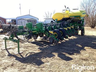 2014 John Deere 1775NT MaxEmerge 5 16R30 Planter