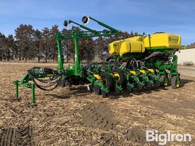 2022 John Deere 1775NT MaxEmerge 5e 16R30 Planter