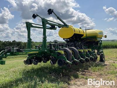 2017 John Deere 1775NT MaxEmerge 5E 16R30” Planter