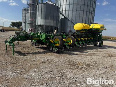 2018 John Deere 1775NT MaxEmerge 5e 24R30 Planter w/eDrive & Leforge guidance hitch