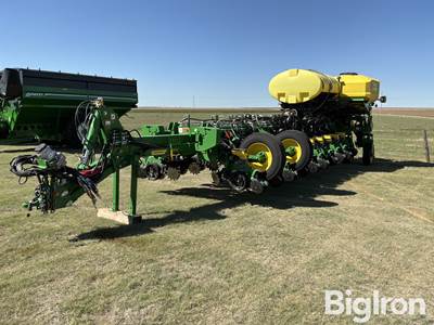 2022 John Deere 1775NT MaxEmerge 5E 24R30" Planter