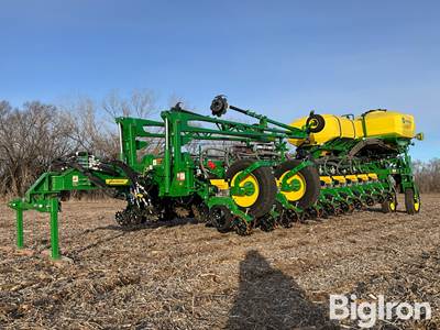 2024 John Deere 1775NT MaxEmerge 5E CCS 24R30" Planter w/Fertilizer