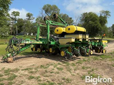 John Deere 1780 12/23 Planter
