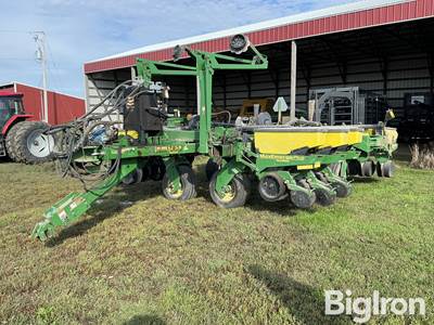 John Deere 1780 Conservation 12/23 Split Row Planter