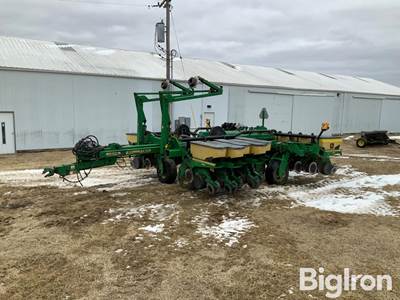 John Deere 1780 MaxEmerge 2 VacuMeter 12/23 Planter