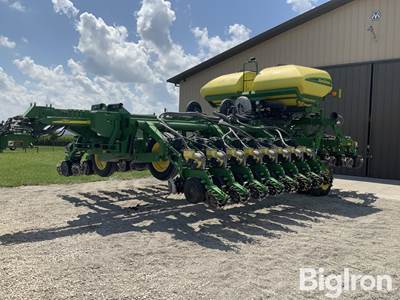 2014 John Deere 1790 24R20 Planter