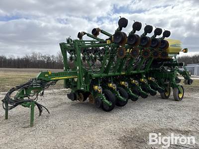 John Deere 1790 Planter