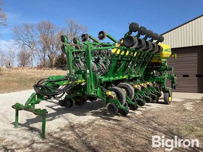 2010 John Deere 1790 16/32 Planter