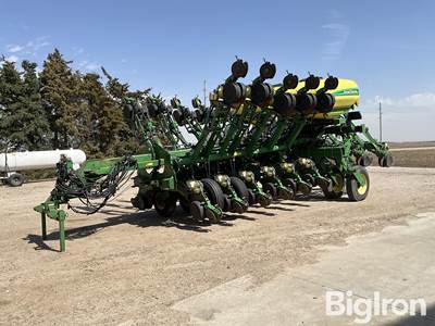 John Deere 1790 16/31R Planter