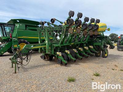 2009 John Deere 1790 Planter