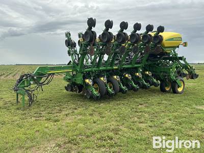 2009 John Deere 1790 16/32 Planter