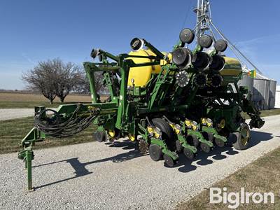 2008 John Deere 1790 CCS 12/23 Planter