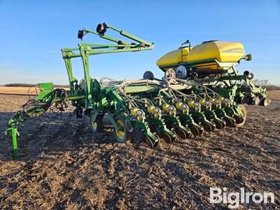 2013 John Deere 1790 CCS 24R20 Planter