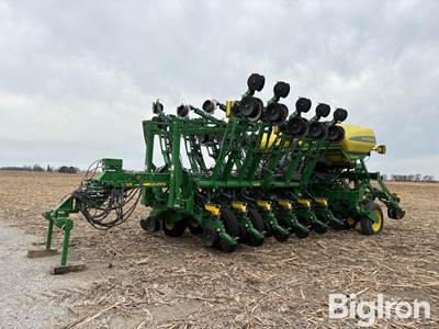 2015 John Deere 1795 Planter