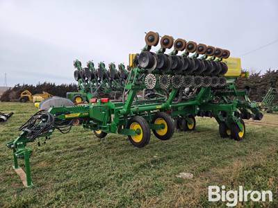 John Deere 1795 Air Seeder 24R20" Planter