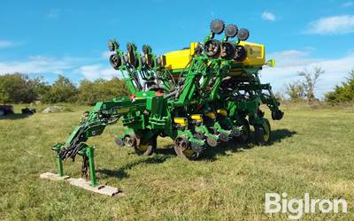 2022 John Deere 1795 MaxEmerge 5 12/23 Split-Row Planter