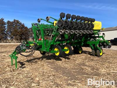 2023 John Deere 1795 MaxEmerge 5e 24R20 Planter