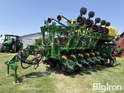 2024 John Deere 1795 MaxEmerge 5E 16R30"/31R15" Planter