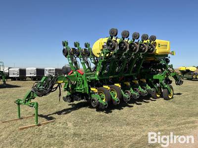 2023 John Deere 1795 MaxEmerge 5E 31/15 Planter