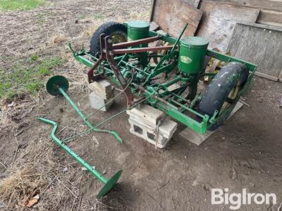 John Deere 290 3-Pt Mounted Planter
