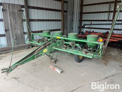 John Deere 494A 4R32” Planter