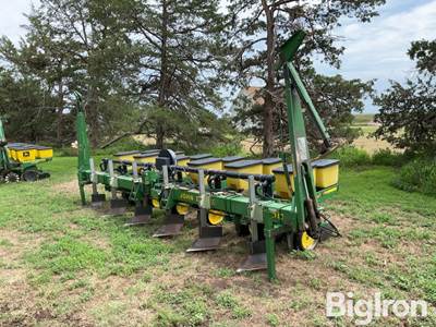 John Deere 6R36 MaxEmerge2 12 Row Planter