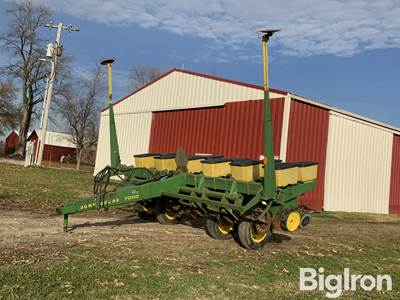 John Deere 7000 6R30" Planter