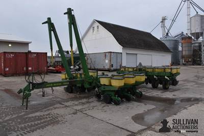 John Deere 7000 12R30 Planter