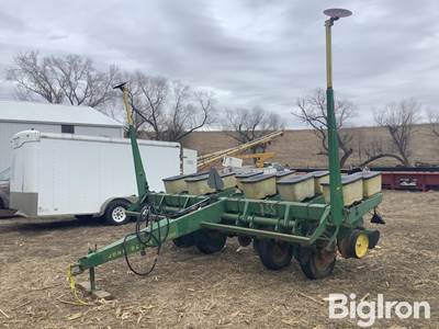 John Deere 7000 6R30 Planter