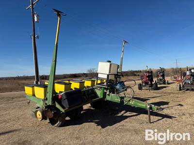 John Deere 7000 6 Row Planter