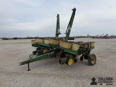 John Deere 7000 8R36 Planter