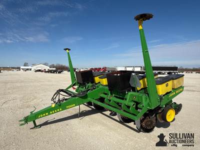 John Deere 7000 6R30 Planter