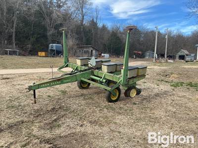 John Deere 7000 Pull-Type Planter