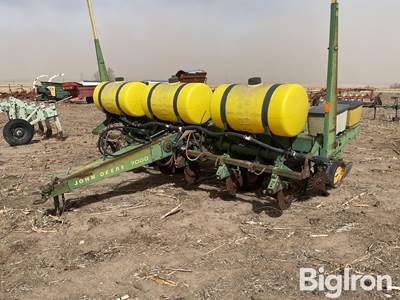 John Deere 7000 6R30 Planter