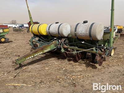 John Deere 7000 6R30 Planter