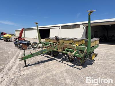 John Deere 7000 6R30 Planter