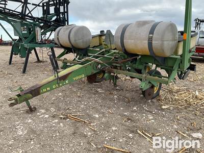 John Deere 7000 4R36 Planter