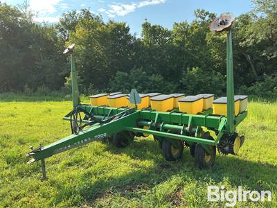 John Deere 7000 6R30" Planter