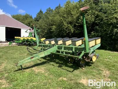 John Deere 7000 6R30" Planter w/Markers