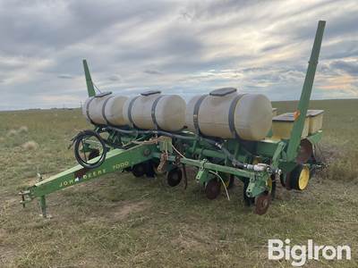 John Deere 7000 6R30" Pull-Type Planter
