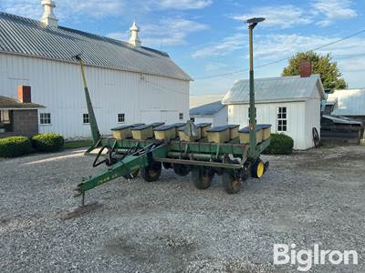 John Deere 7000 6R30” Planter