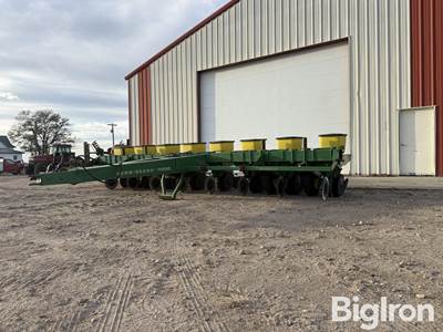 John Deere 7000 8R30” Planter