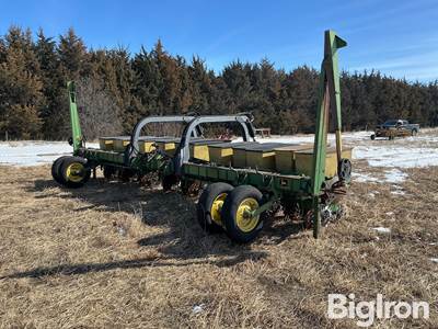 John Deere 7100 Soybean Planter