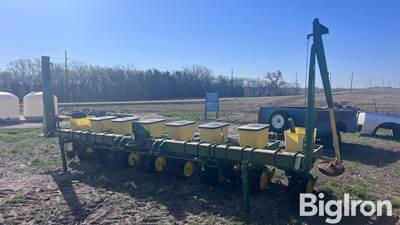 John Deere 7100 8R30” Planter